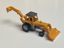 Traktor mit Frontlader und Heckbagger