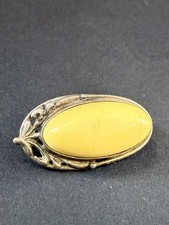 Alte Brosche mit feinem