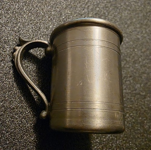 Kleiner zinnbecher mit - kleiner,