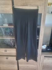 schwarze Leggings mit Schlag