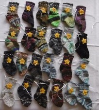 24 handgestrickte Wollsocken / Strümpfe Adventskalender mit Zahlen #1