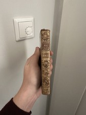 Altes Dekoratives Buch von