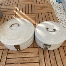 2 weiße Emaille Behälter mit