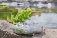 Willkommen-Stein mit Frosch