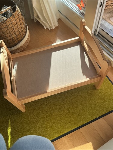 Ein fast neues puppenbett - fast,