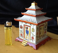 antiker Porzellan asiatische Pagode Haus Bunt Golddekor Rauchverzehrer