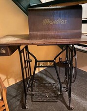 Mundlos Nähmaschine 222  komplett & gut erhalten / Zustsnd: gebraucht 