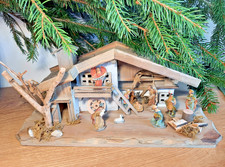 Krippe - Weihnachtskrippe - Holz - Weihnachtszeit  - Weihnachten - ohne Figuren 