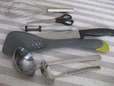 Küchenhelfer Set Konvolut Brotmesser Schneebesen Soßen-Suppenkelle Pfannen