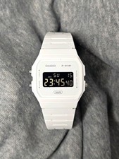 Weiße Casio F91W mit