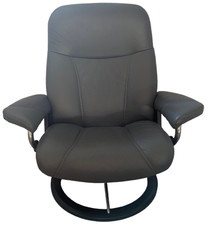 2 Stressless Consul Sessel mit je einem Hocker