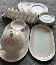 Rosenthal „Lotusblumen“, 29 Teile, sehr guter Zustand, 50 €.