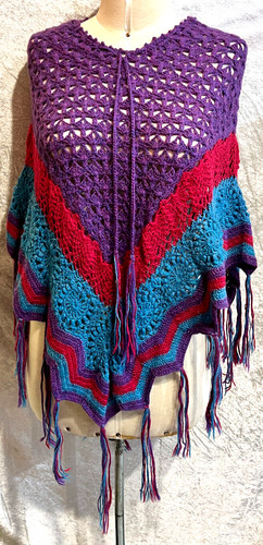 Handstrick gehäkelt poncho - handstrick,