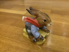 Bayerischer Hase fährt Schlitten, Porzellan Figur Göbel, Winter, Original, Neu!