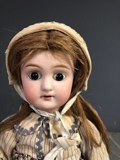 Antike französische Laufpuppe