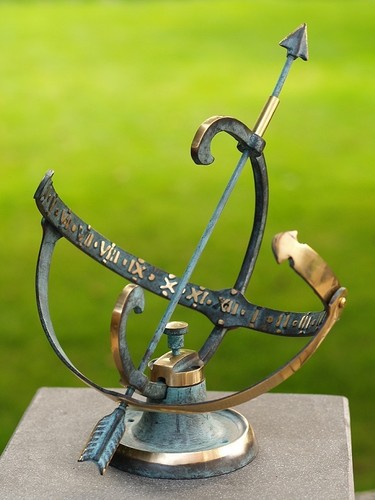 Sonnenuhr aus bronze klein - sonnenuhr,