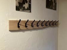 Handgemachte Garderobe mit einseitiger Baumkante aus massiver Buche | 90 cm