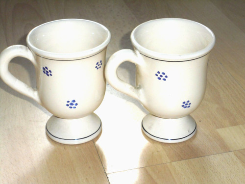 Zwei schöne kaffee tassen - zwei,
