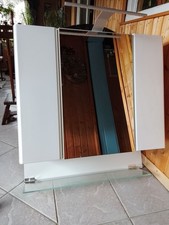 schöner großer Spiegelschrank fürs Bad