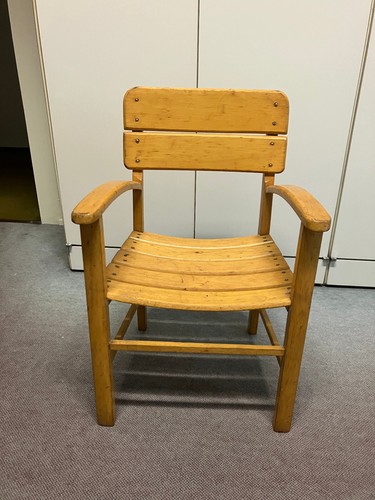 Holz kinderstuhl von - ,