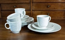 Altes weißes Kaffeegeschirr von Hutschenreuther mit Reliefdesign - Vintage