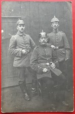 Foto 1. WK / Erster Weltkrieg, Soldaten mit Pickelhaube - Preußen Haus Portrait