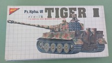 Panzer Pz.Kpfw. VI Tiger I   1:35  Wehrmacht mit Motor Karton mit Lagerspuren
