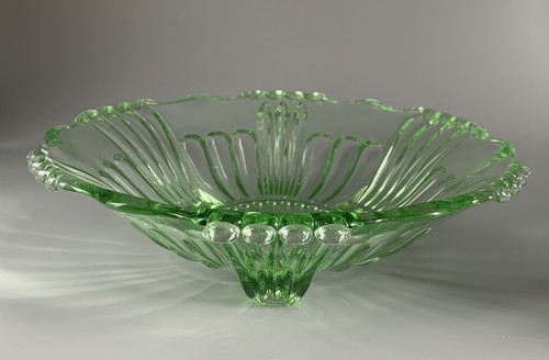 Alte pressglas dreibein - alte,