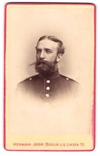 Fotografie Hermann Joop, Berlin, Unter den Linden 13, Lt. Kettembeil der Centra 