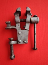 Antikes Werkzeug Schraubstock