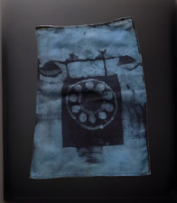 Wandbehang /Tischläufer Batik auf Baumwolle altes Telefon Unikat 52 x 37 cm 1963