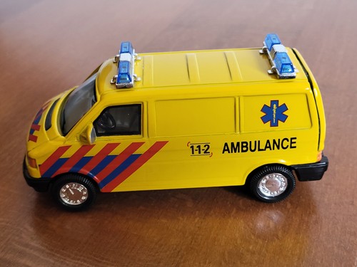 Krankenwagen modell cararama - krankenwagen,