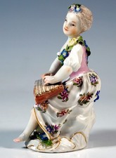 Meissen Early Figur Girl With