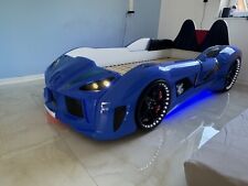 Interaktives Rennwagenbett für Kinder