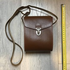 FERNGLASTASCHE. (T012)