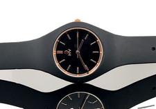 SPORTLICHE DAMEN UHR MIT SILIKONBAND FARBE SCHWARZ #  SCHMUCKJAGD