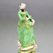 Nymphenburg: Figur Julia nach Bustelli, Commedia dell'Arte Dame mit langer Jacke