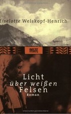 Licht über weißen Felsen