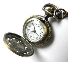 Taschenuhr floral dekoriert an