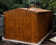 Kleine Blechgarage /