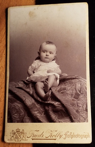 Sitting little child baby - child,