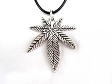 Hanfblatt Cannabis Anhänger aus Metall Hanf Schmuck Halskette 4 x 3,5 cm