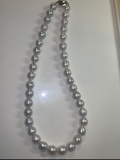 Echte Südsee-Perlenkette 9–10 mm, silberblauer Glanz, natürliche Perlen