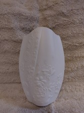 Kaiser Vase M. Frey Biskuit Porzellan Bisquit Motiv Blumen