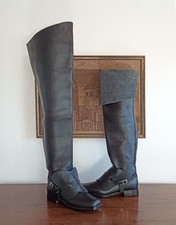 Hohe Herrenstiefel im Stil