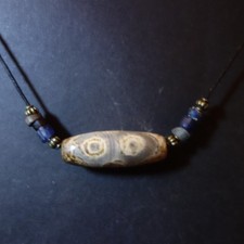 Excellent: Alte Amulett-Kette aus Nepal mit gutem "Augen" Achat-DZI