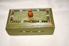 Handbemalte Holzkiste im