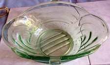 Alte grüne Glasschale