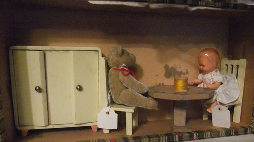 Winzige alte puppenstube - winzige,