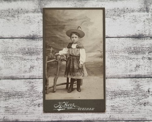 Kind mädchen tracht strohhut - kind,